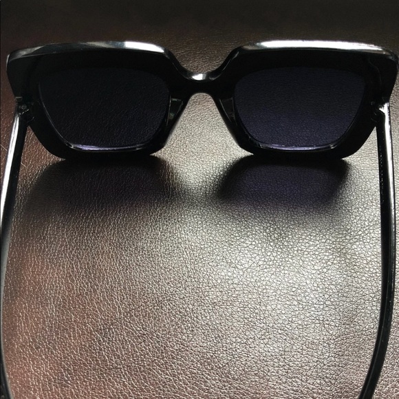 LAST 1! Black Oversized Rhinestone Sunglasses - Picture 7 of 7